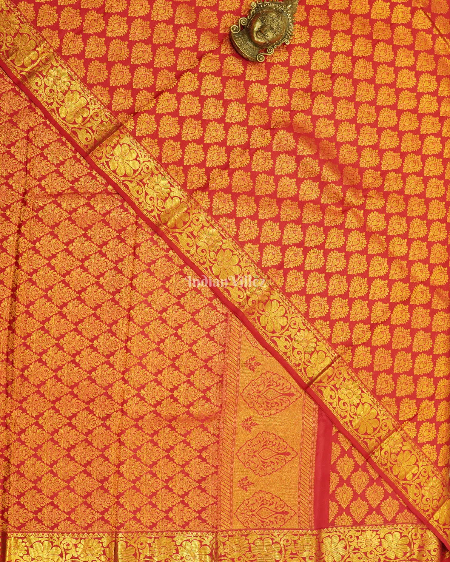 Rani With Golden Flower Motif Kanjivaram Silk Saree