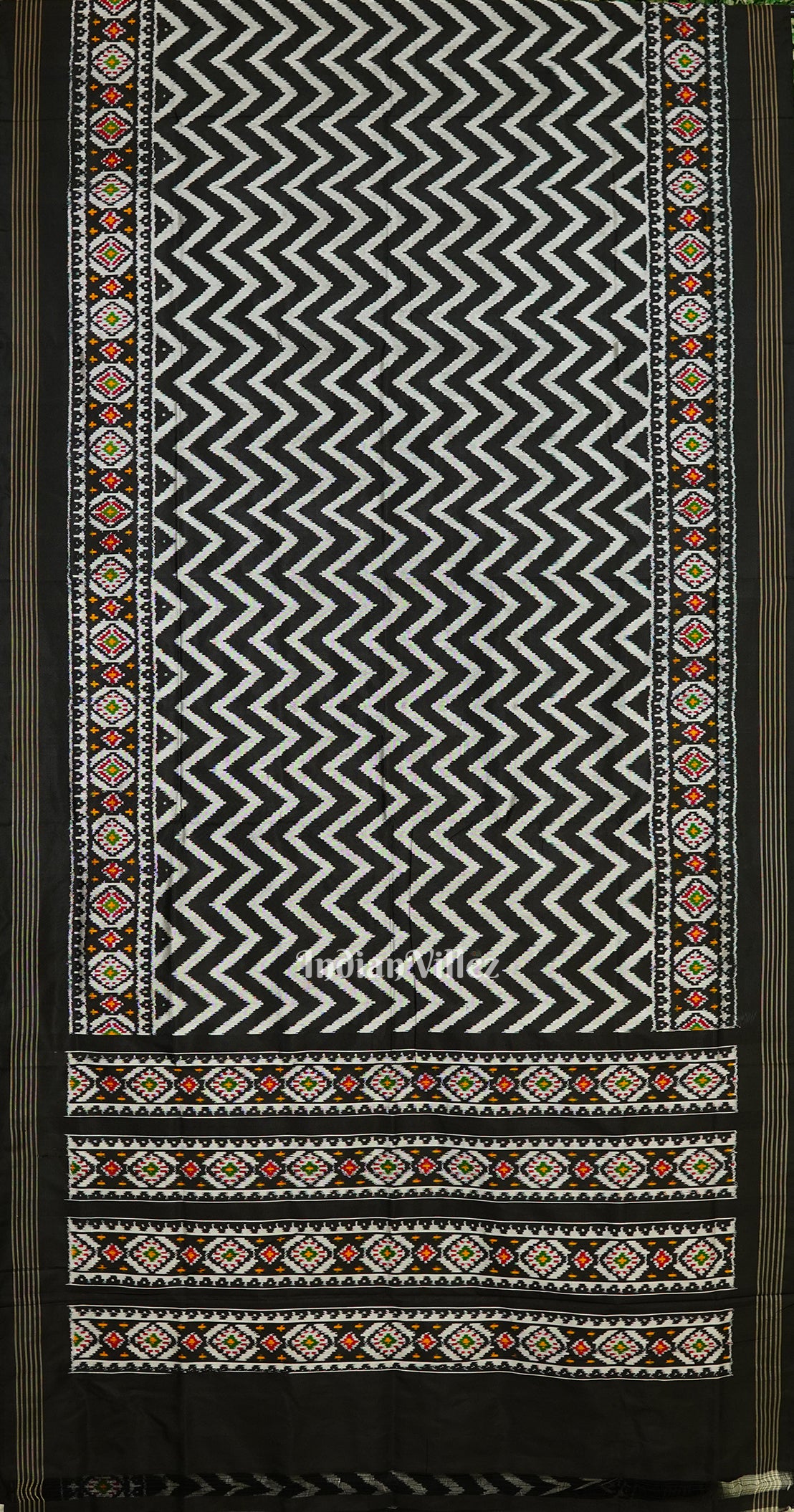 Exclusive Black Pochampally Ikat Handloom Silk Saree