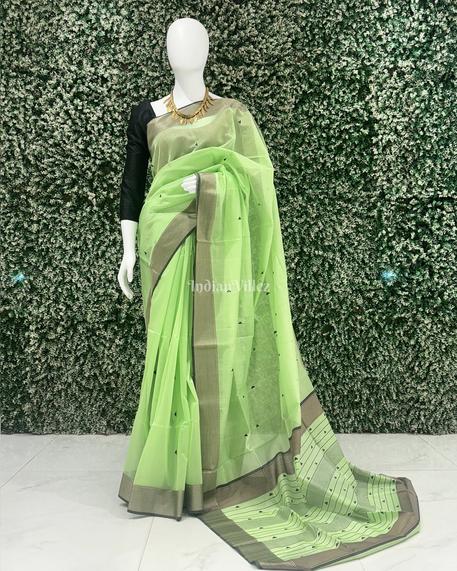 Parrot Green Maheshwari Handloom Saree