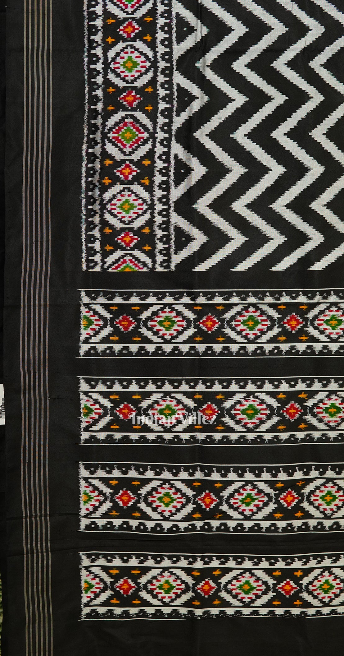 Exclusive Black Pochampally Ikat Handloom Silk Saree