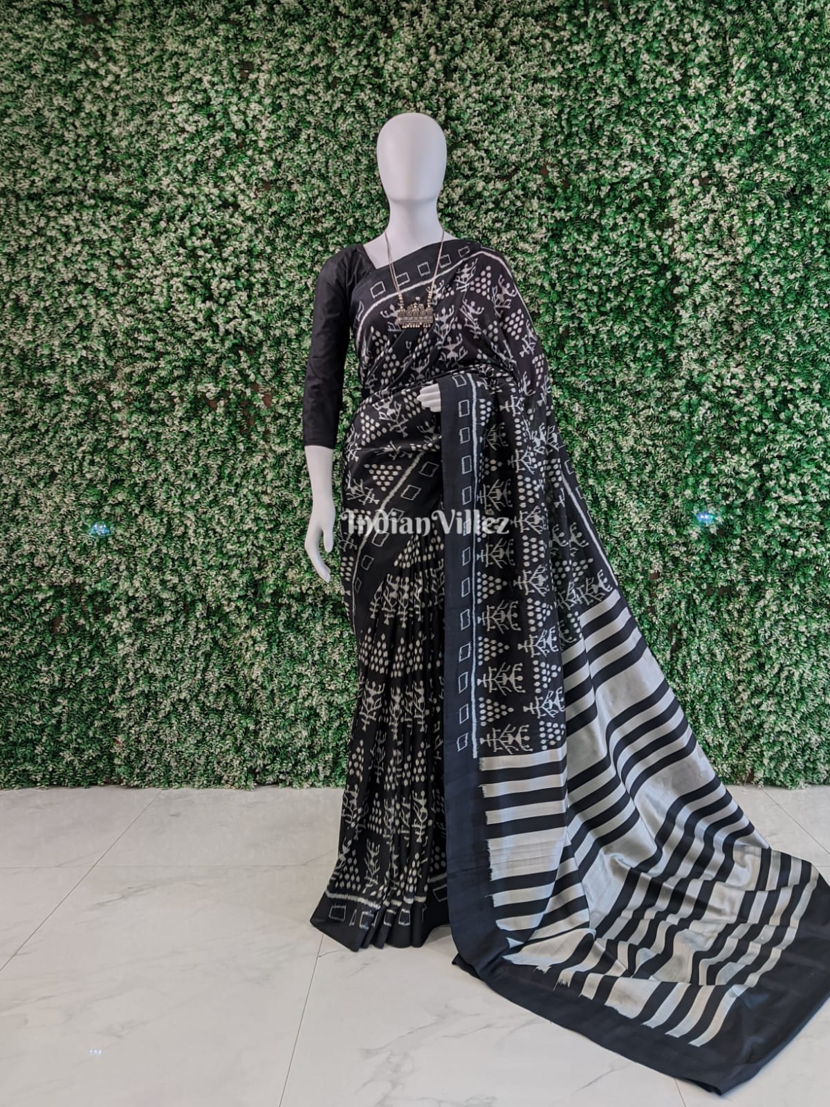 Black White Tribal Jhoti Contemporary Silk Saree