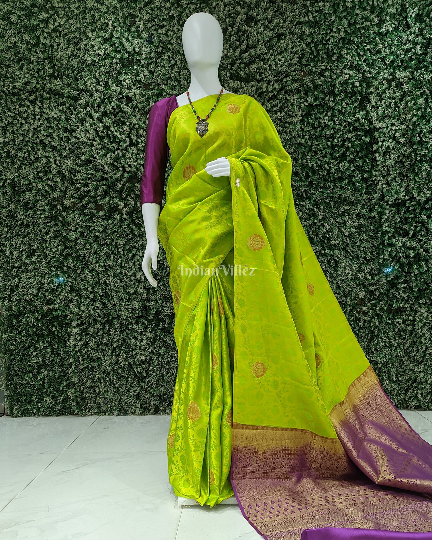 Parrot Green Flower Motif Pure Kanjivaram Silk Saree