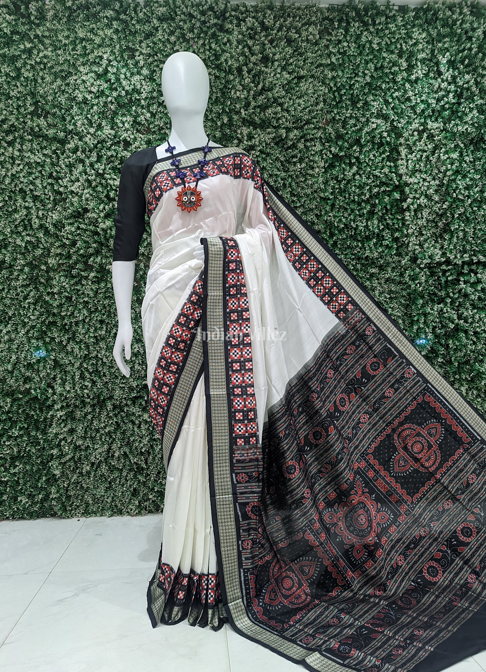 White Black Pasapali Border Design Odisha Ikat Bomkai Silk Saree