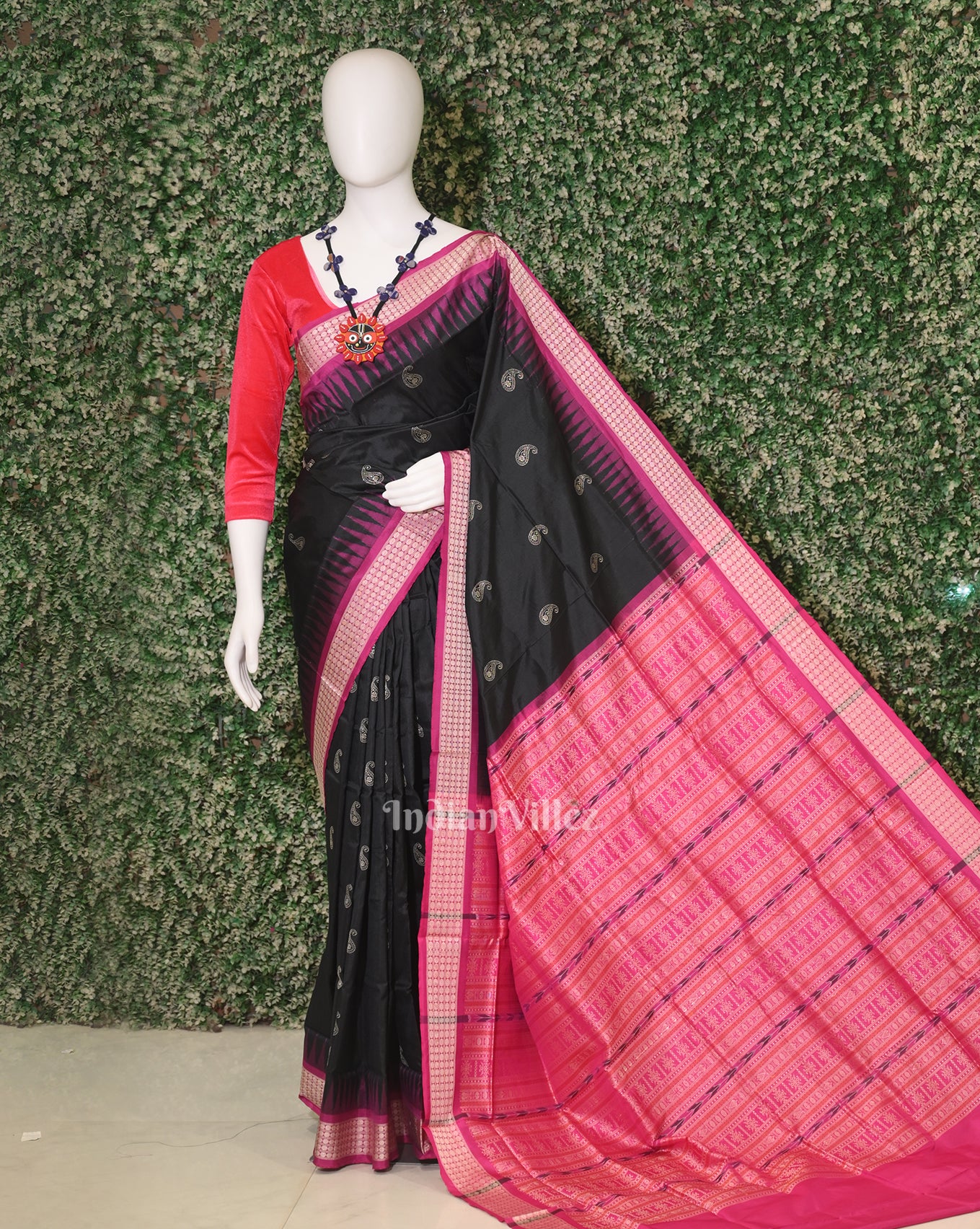 Dark Black Rani Pink Mango with Butta Design Bomkai Sambalpuri Silk Saree