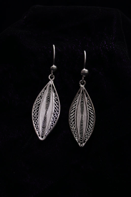 Bulbous Eye Silver Filigree Earring