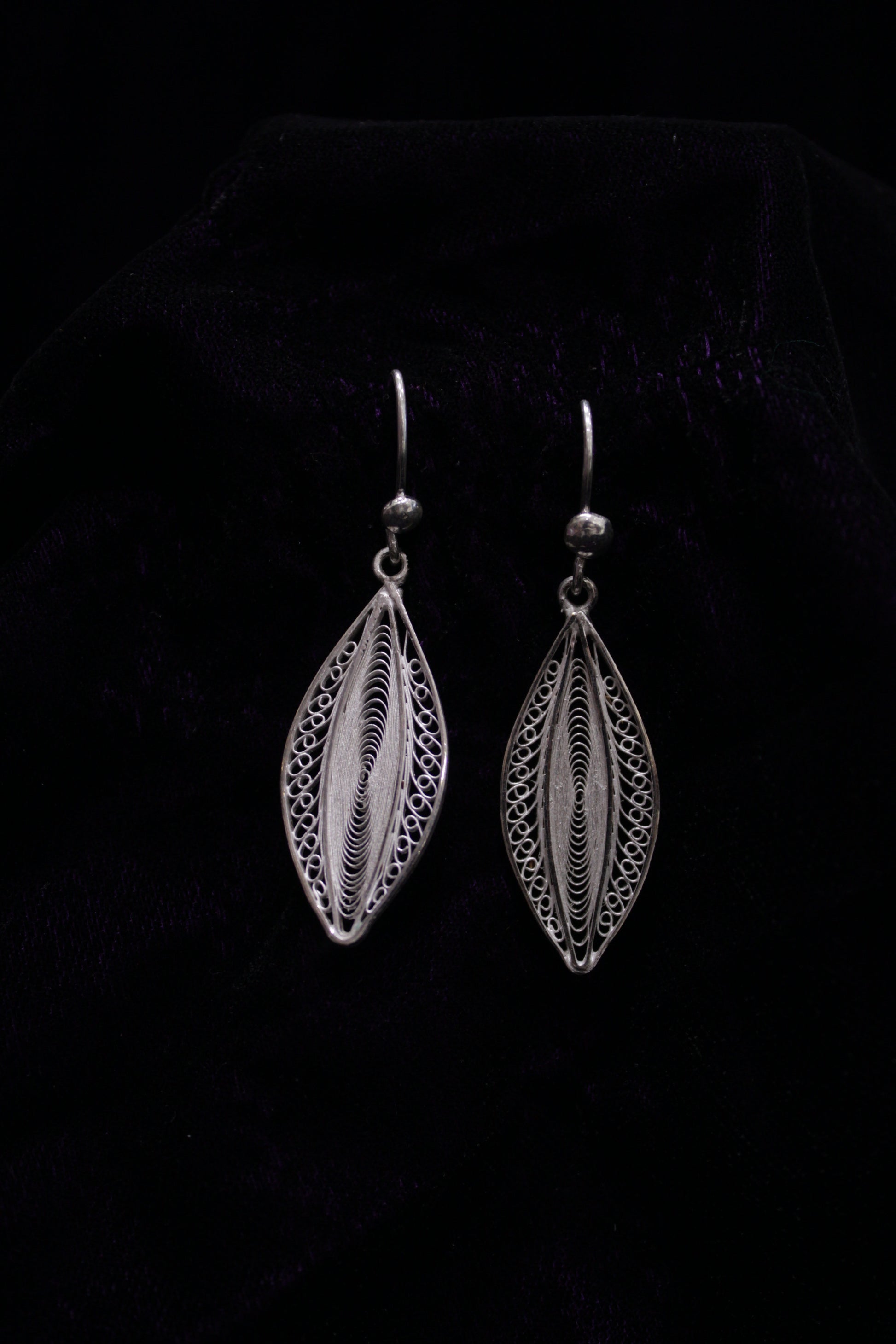 Bulbous Eye Silver Filigree Earring