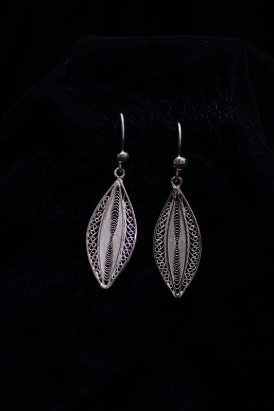 Bulbous Eye Silver Filigree Earring