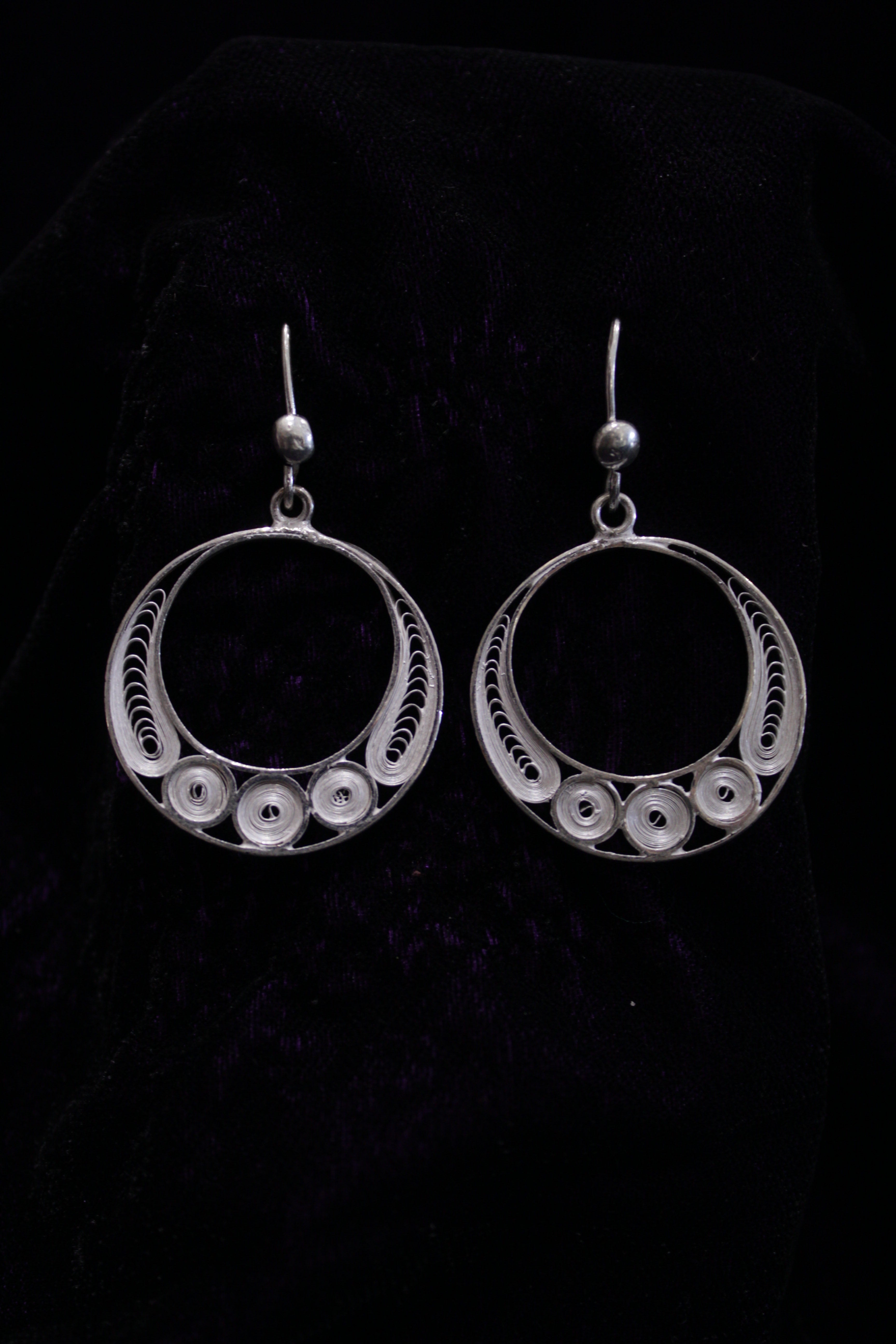 Round Shape Silver Filigree Earring