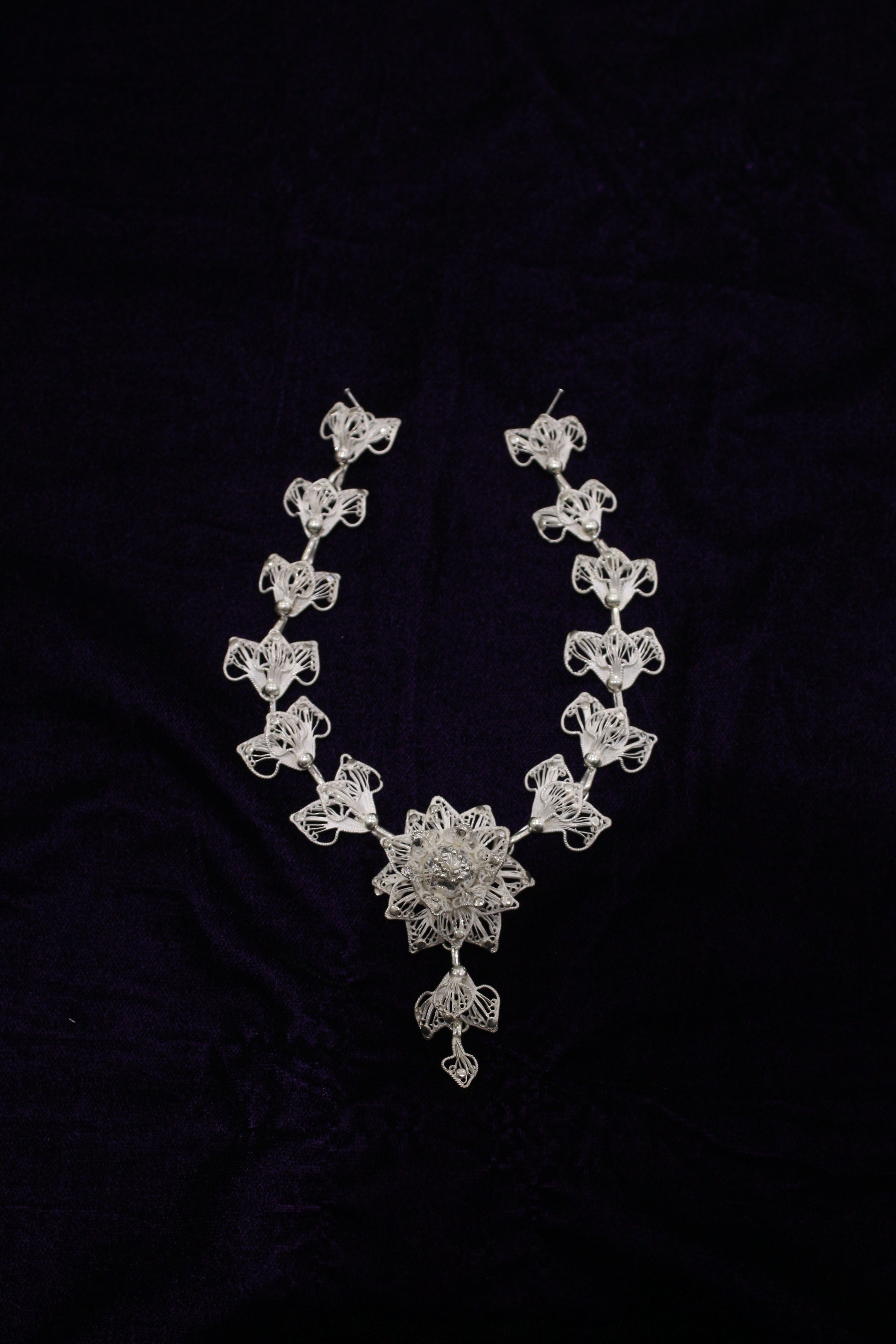 Floral Shape Silver Filigree Necklace With Earring Set