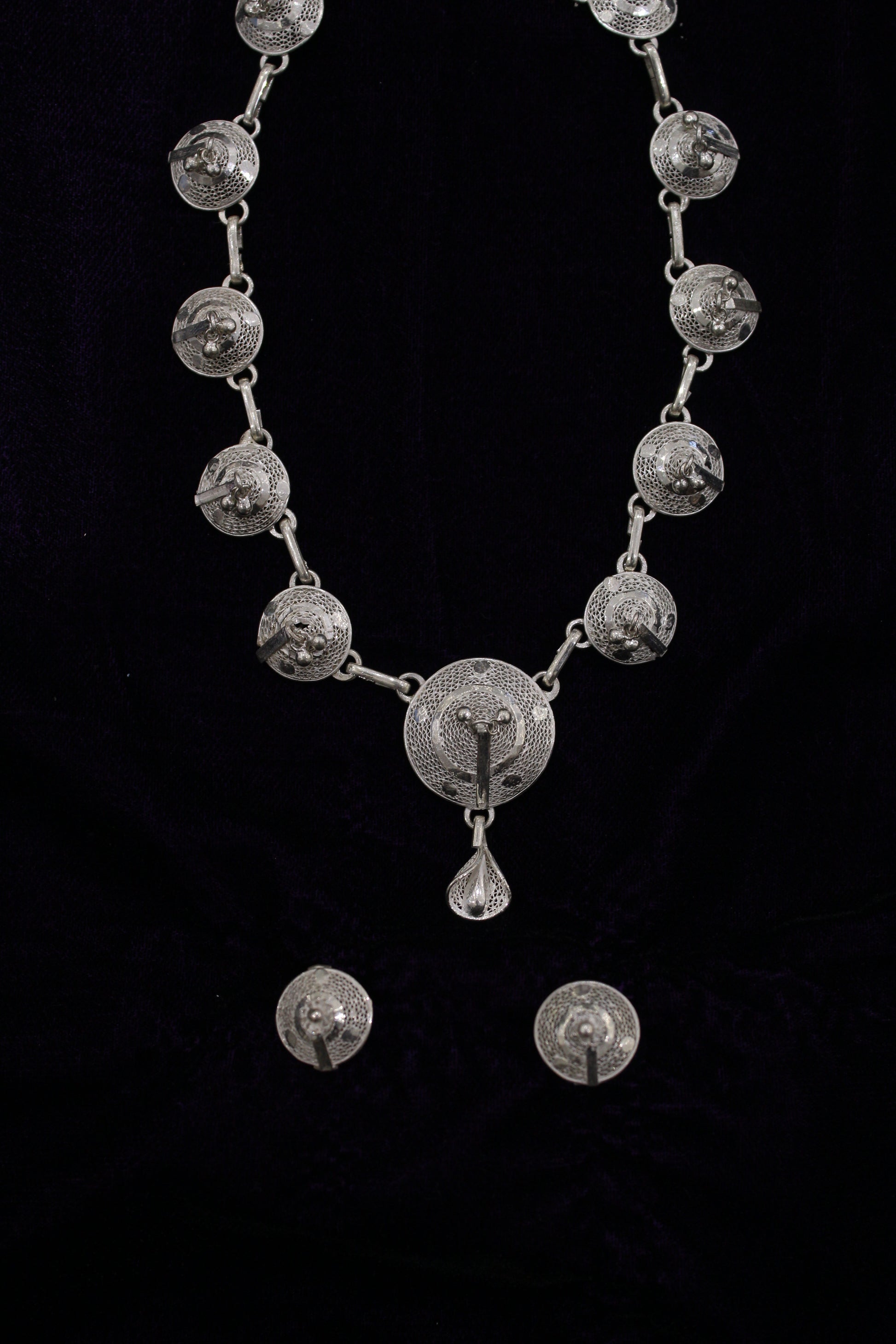 Conical Shape Silver Filigree Necklace With Earring Set