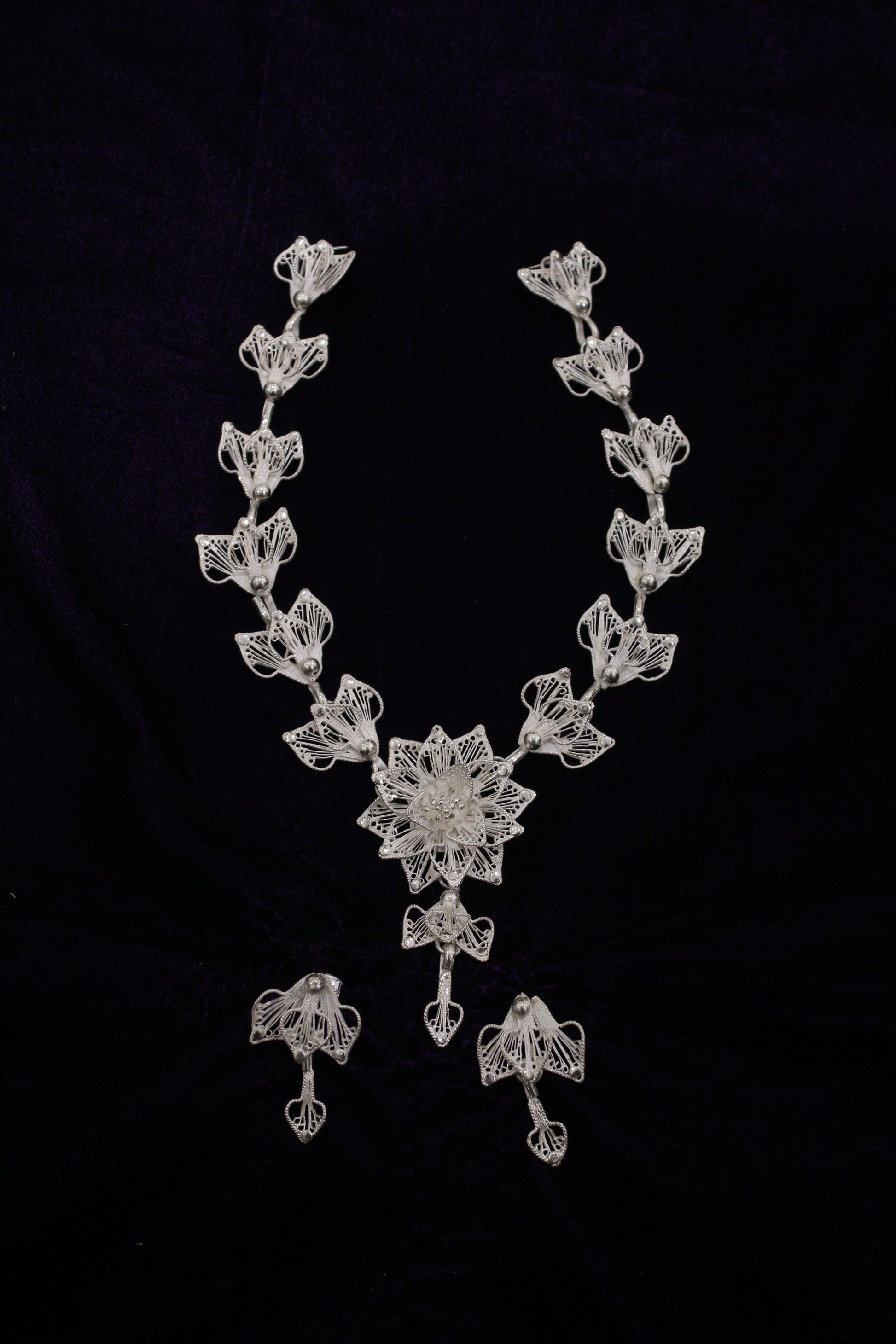 Exclusive Floral Silver Filigree Necklace With Earring Set