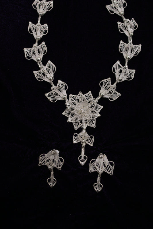 Silver Filigree Floral Necklace With Earring Set