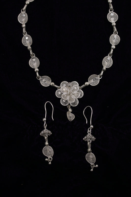 Floral Silver Filigree Necklace With Earring Set