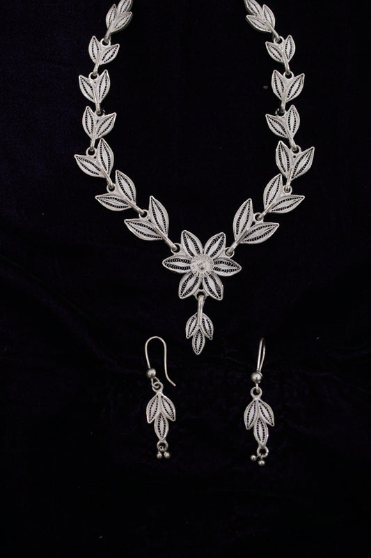 Silver Filigree Floral Necklace With Earring Set