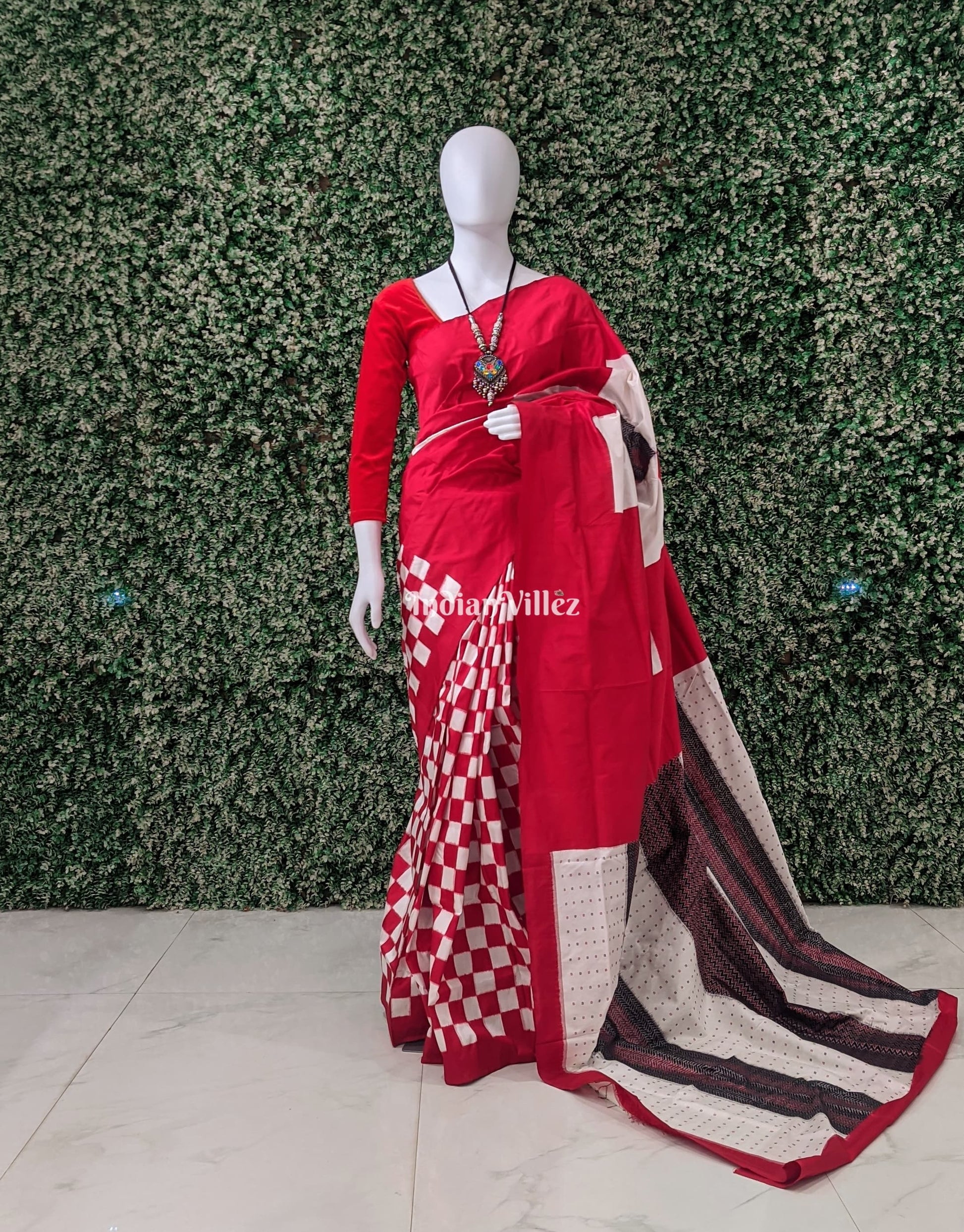 White Red Pasapali Sambalpuri Ikat Silk Saree