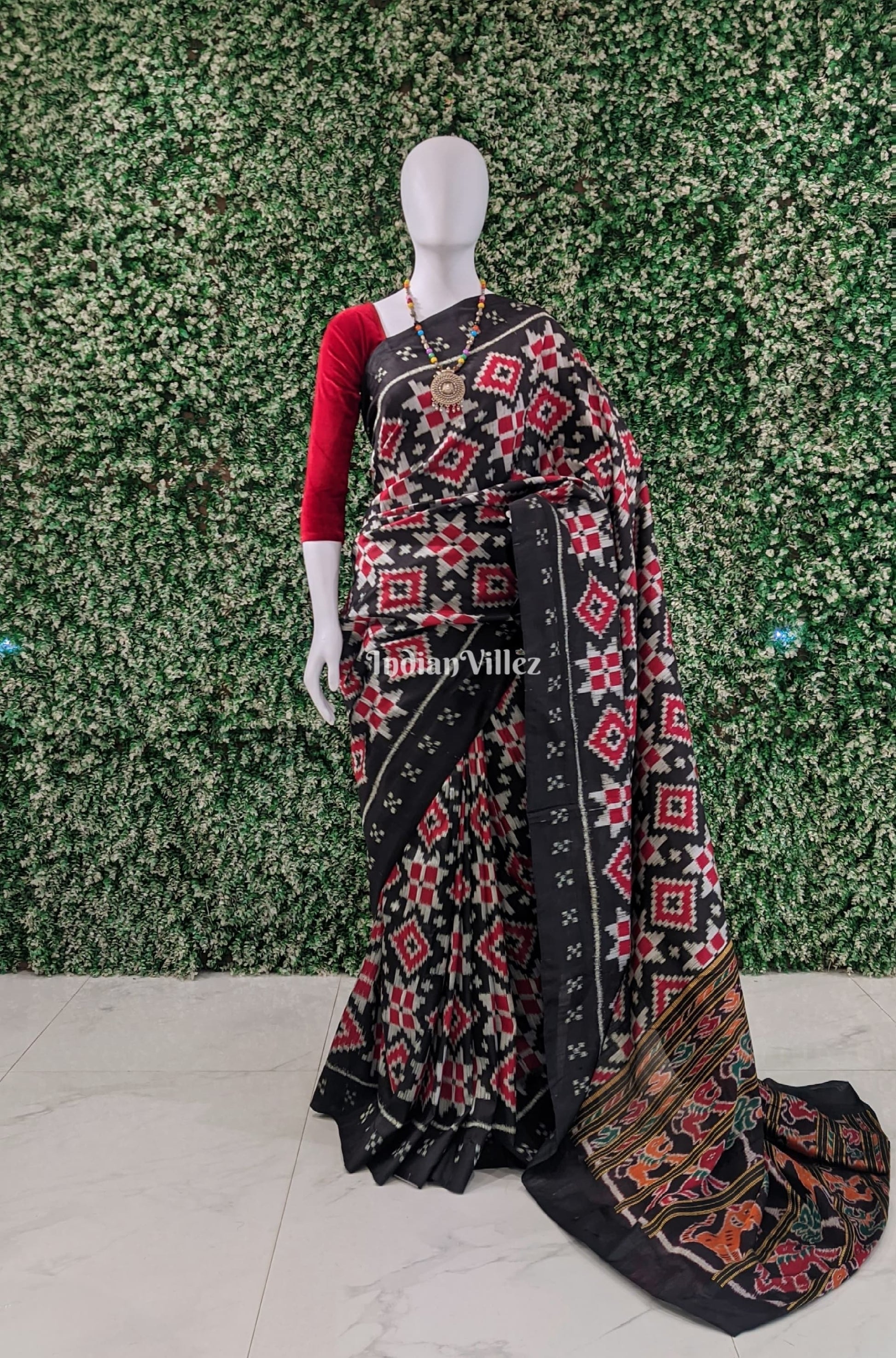 Black Red 8 Kothi Contemporary Silk Saree