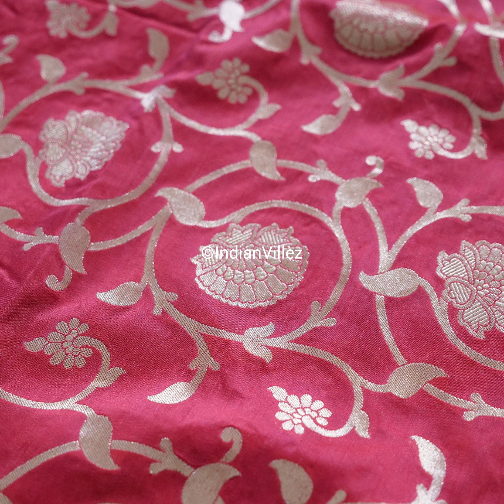 Raspberry Red Banarasi Kadwa Jaal Handloom Silk Saree - IndianVillèz