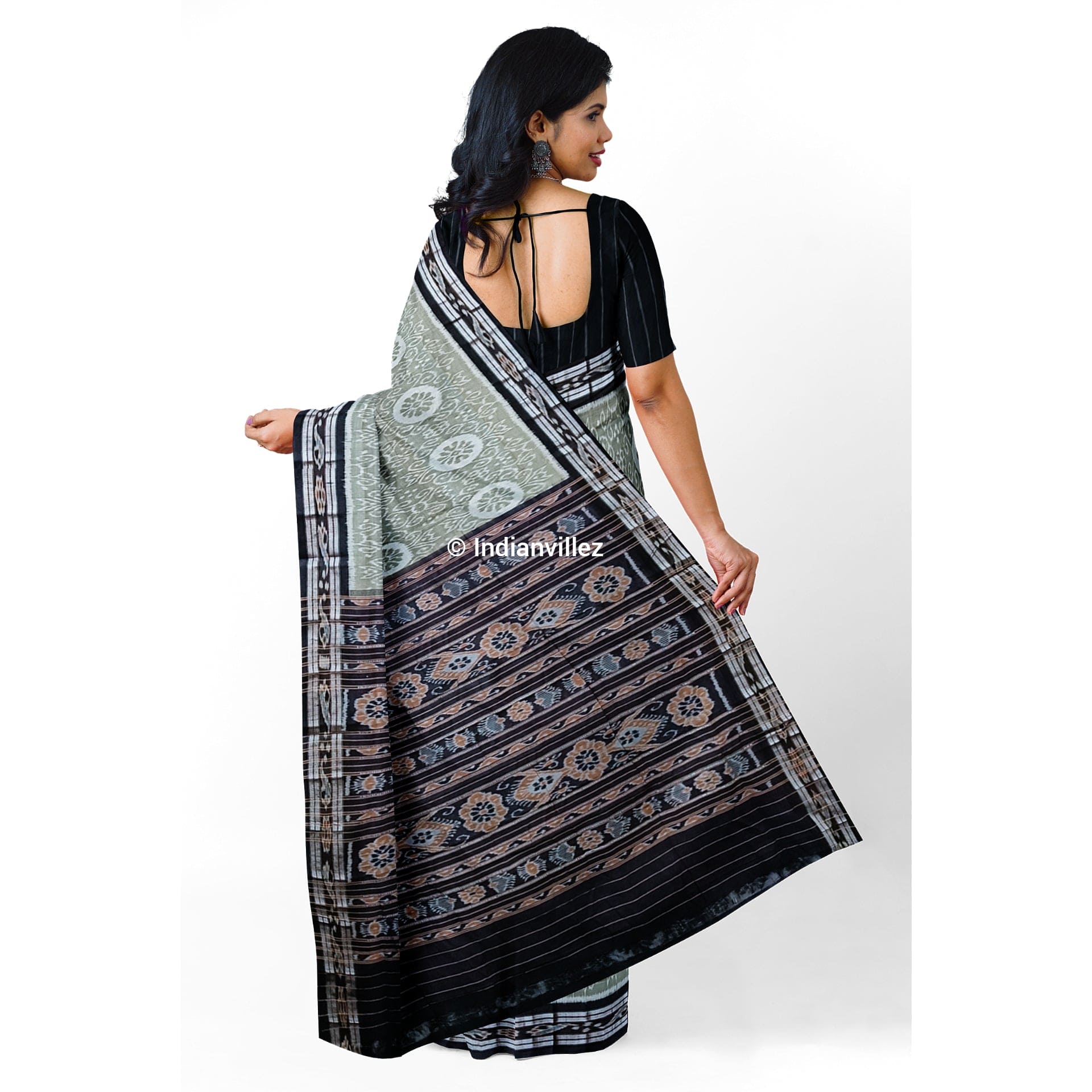 Grey With Black Anchal Sambalpuri Ikat Cotton Saree